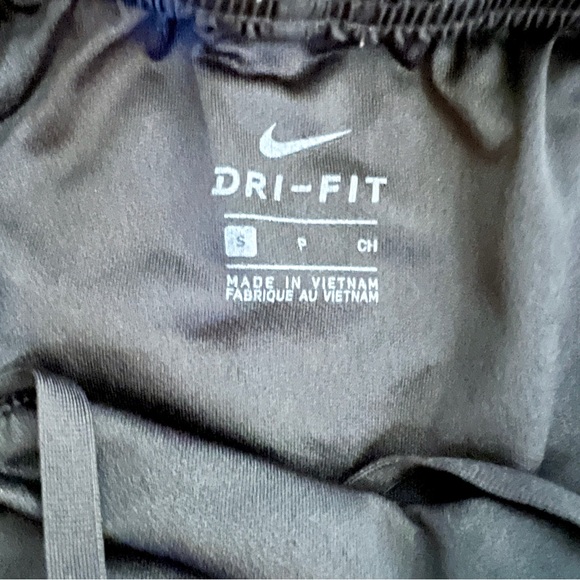 Nike Dri-Fit Shorts - size small - Picture 5 of 5